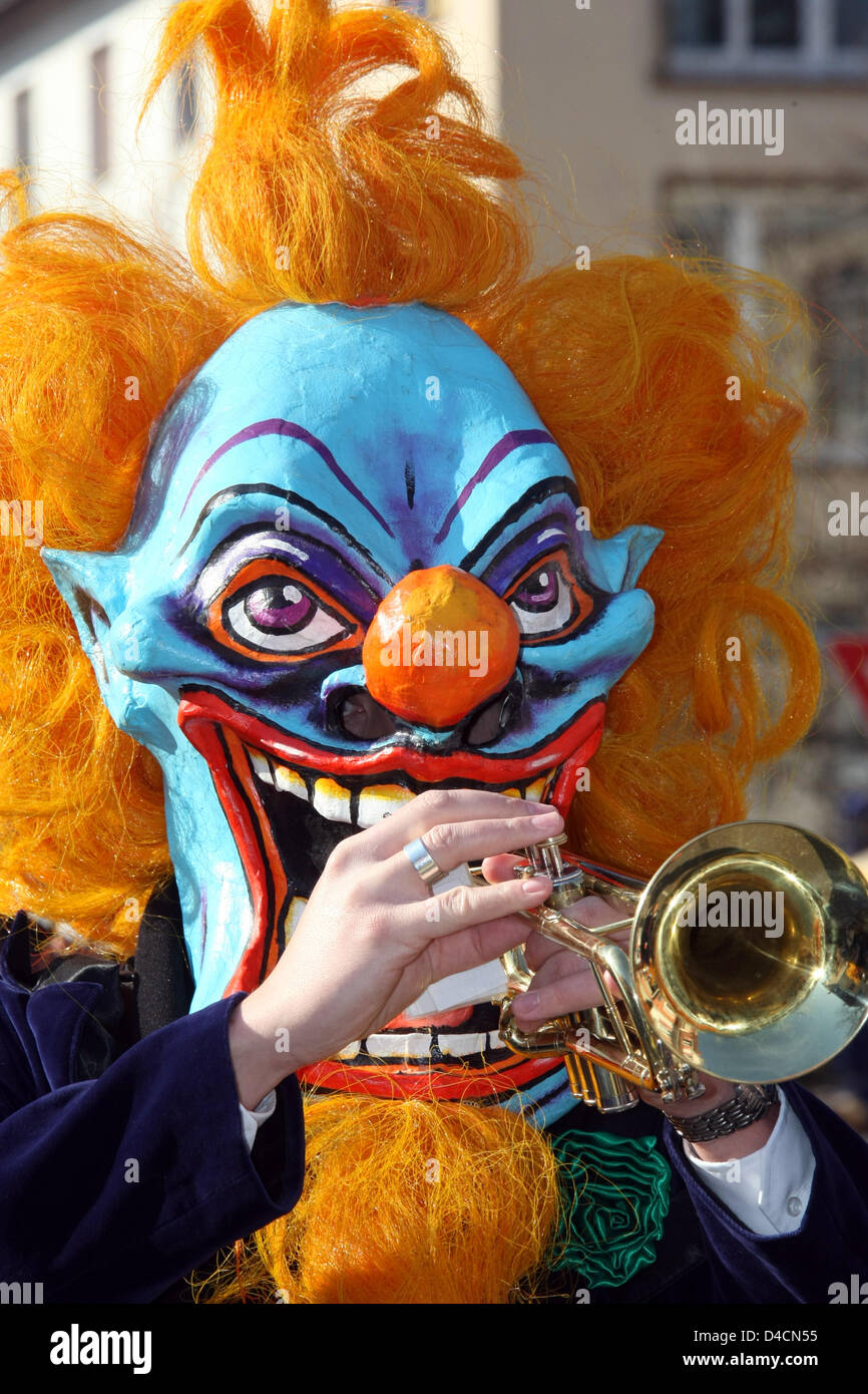 Jesters of jester guild Grenzach march at the traditional rural carnival parade in Weil-on-Rhine, Germany, 10 February 2008. According to organisers' figure, more than 130 jester guilds and music bands from Baden-Wuerttemberg, Switzerland, and the Alsace took part. Photo: PATRICK SEEGER Stock Photo