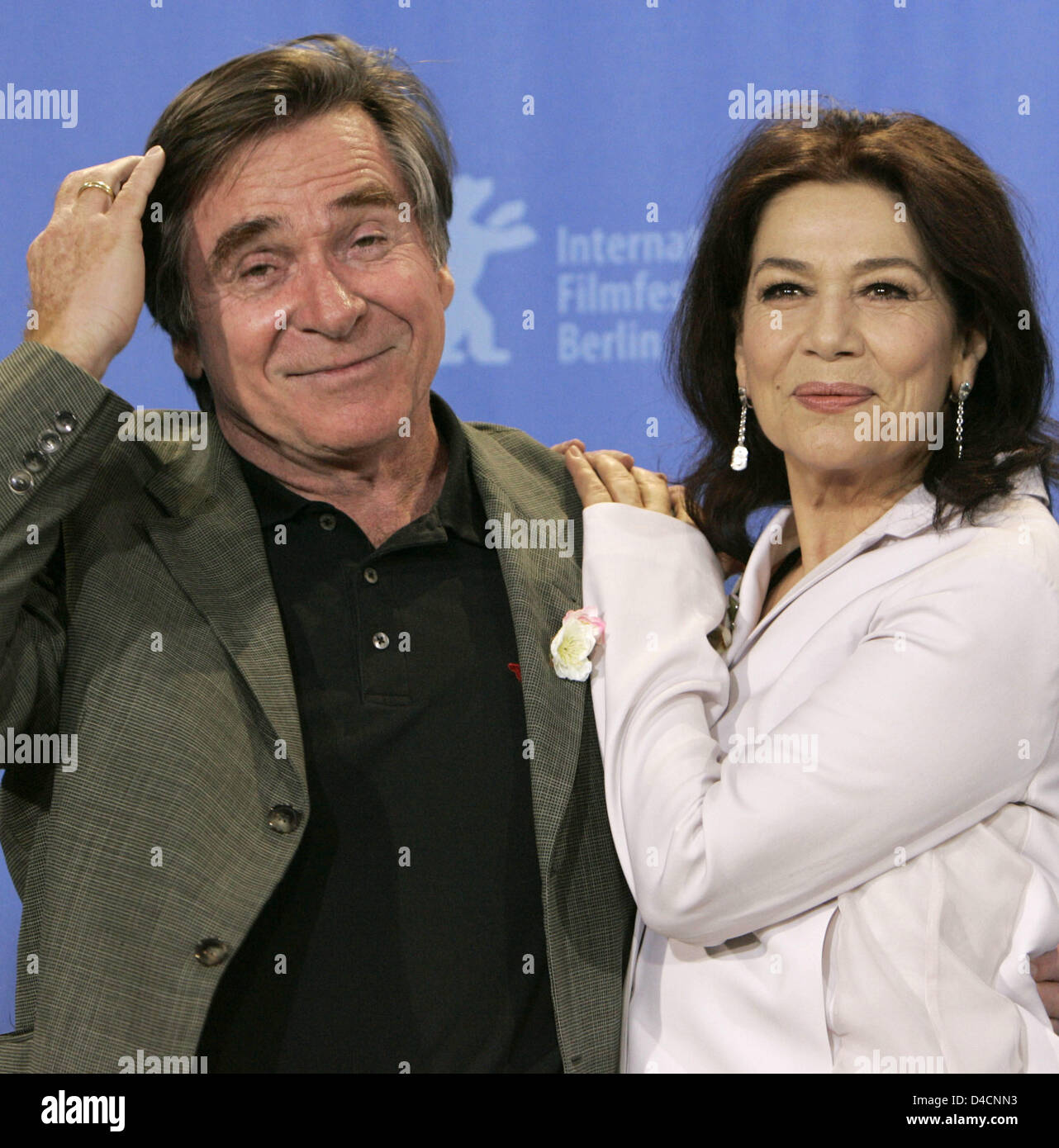 German actor Elmar Wepper and actress Hannelore Elsner pictured during a photo call for the film 'Kirschblueten - Hanami' at the 58th Berlin International Film Festival in Berlin, 11 February 2008. The film runs in the regular competition for the 'Golden Bear' and 'Silver Bear' awards at the 58th Berlin Film Festival. Photo: JAN WOITAS Stock Photo
