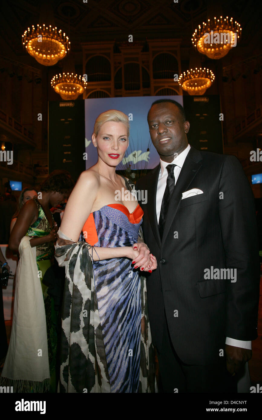 German model Nadja Auermann (L) and Rwandan ambassador to Germany Eugene-Richard Gasana talk the charity gala 'Cinema for Peace' in Berlin, Germany, 11 February 2008. The annual charity event takes place in the course of the 58th Berlinale. Photo: Jens Kalaene Stock Photo