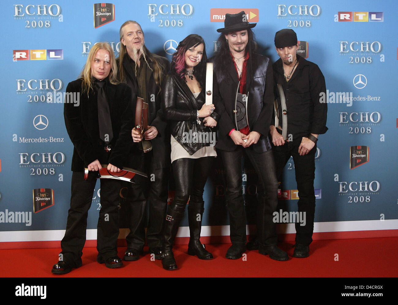 (L-R) Finnish metal band Nightwish, guitarist Emppu Vuorinen, bassist Marco Tapani Hietala, singer Anette Olzon, keyboarder Tuomas Holopainen, and drummer Jukka 'Julius' Nevalainen, pose with their ECHO awards after the award ceremony of the 17th Echo Award in Berlin, Germany, 15 February 2008. Neightwish received an ECHO 'Band International Rock/Alternative', one of the 25 awards  Stock Photo