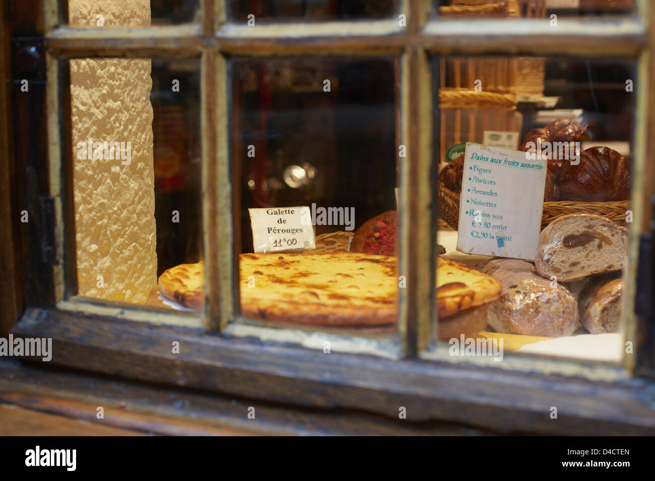 Shopwindow hi-res stock photography and images - Alamy