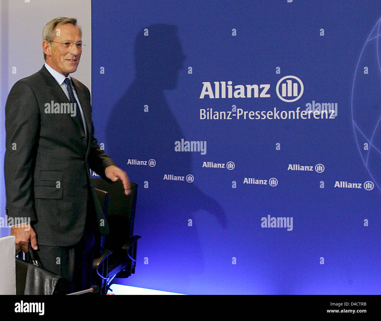 Allianz SE CEO Michael Diekmann arrives for the group's balance press conference in Munich, Germany, 21 February 2008. Europe's biggest insurer Allianz prefers to be cautious for the coming financial year despite booking a record profit in the past year with its economic turmoils on the financial markets. Having to absorb billions of charges in the course of crisis-hit US housing m Stock Photo