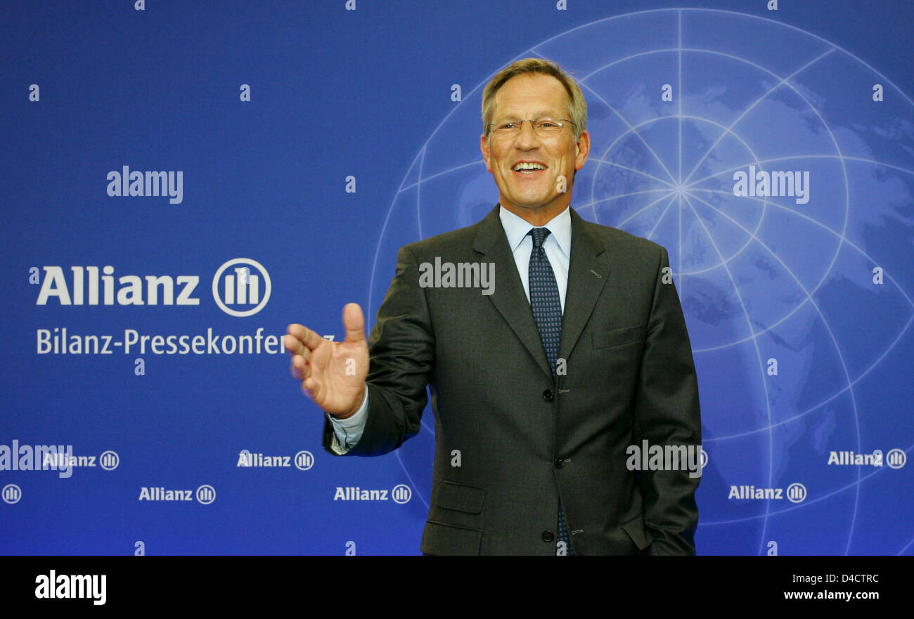Allianz SE CEO Michael Diekmann gestures before the group's balance press conference in Munich, Germany, 21 February 2008. Europe's biggest insurer Allianz prefers to be cautious for the coming financial year despite booking a record profit in the past year with its economic turmoils on the financial markets. Having to absorb billions of charges in the course of crisis-hit US housi Stock Photo