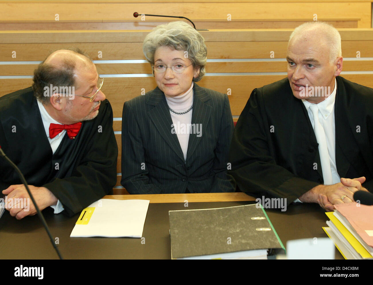 Internist Mechthild Bach (C) is in the dock with her attourneys Matthias Waldraff (R) and Albrecht-Paul Wegener (L) at the start of her trial in Hanover, Germany, 28 February 2008. The physician is accused of eightfold homicide killing patients with overdosed morphine. Photo: HOLGER HOLLEMANN Stock Photo