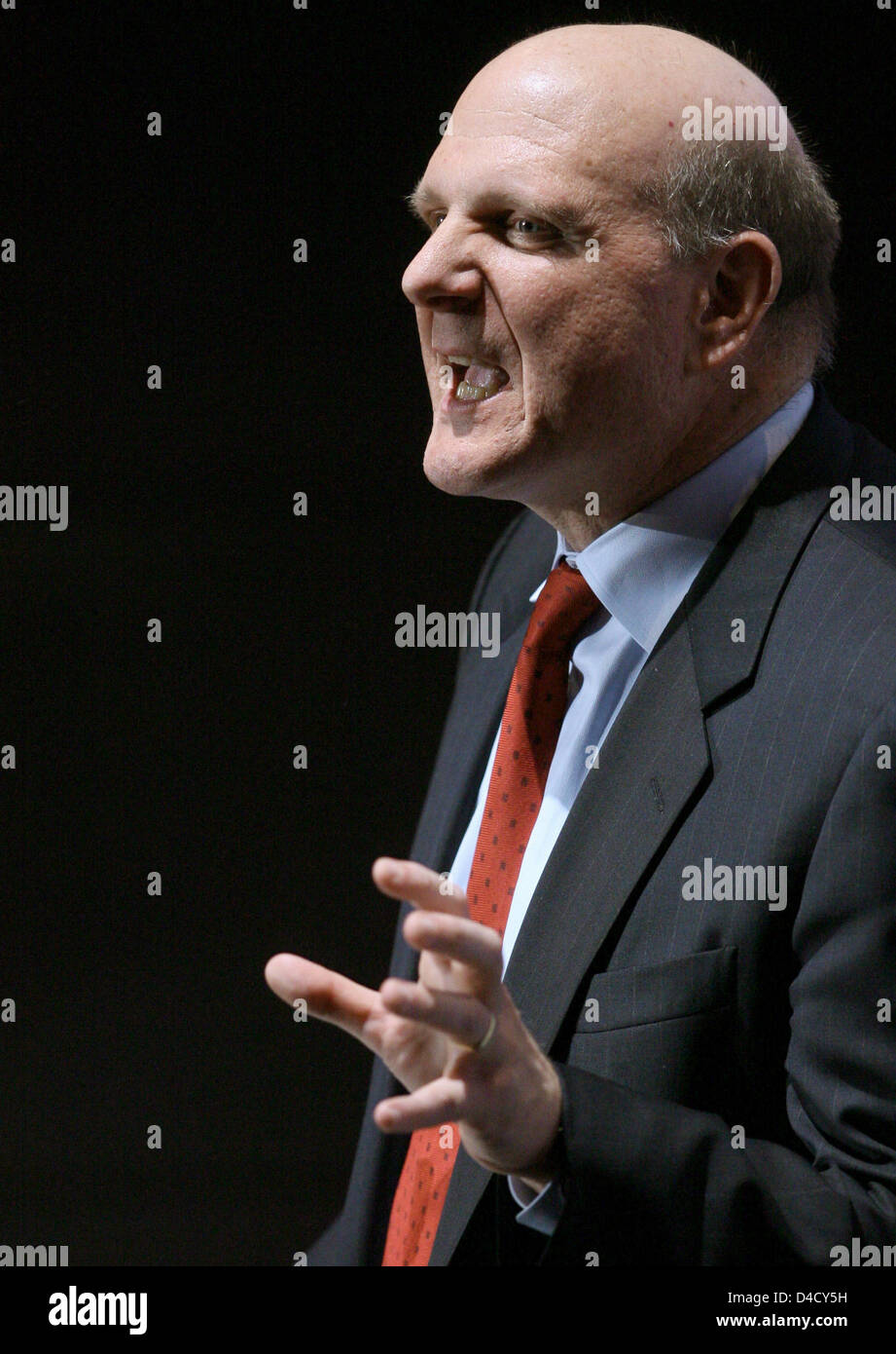 Microsoft CEO Steve Ballmer gives a speech at the opening ceremony of IT trade fair CeBit in Hanover, Germany, 3 March 2008. From 04 to 09 March, some 5,500 exhibitors from 75 countries showcase their latest products at the world's largest trade fair on digital IT and telecommunications solutions for home and work environments Foto: Friso Gentsch Stock Photo