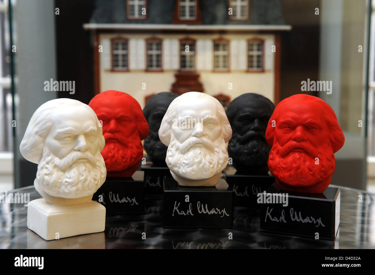 Busts of German philosopher and economist Karl Marx (1818-1883) for sale at the Karl Marx House in his native city Trier, Germany, 11 March 2008. Regarded as the father of Communism, Marx changed the modern times hardly an other German. The ideas of Marx, whose 125th obit happens on 14 March 2008, divided the world in two and coined the history of 20th century. Photo: HARALD TITTEL Stock Photo