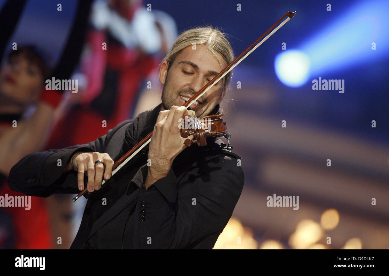 violinist-david-garrett-performs-during-german-live-tv-show-willkommen