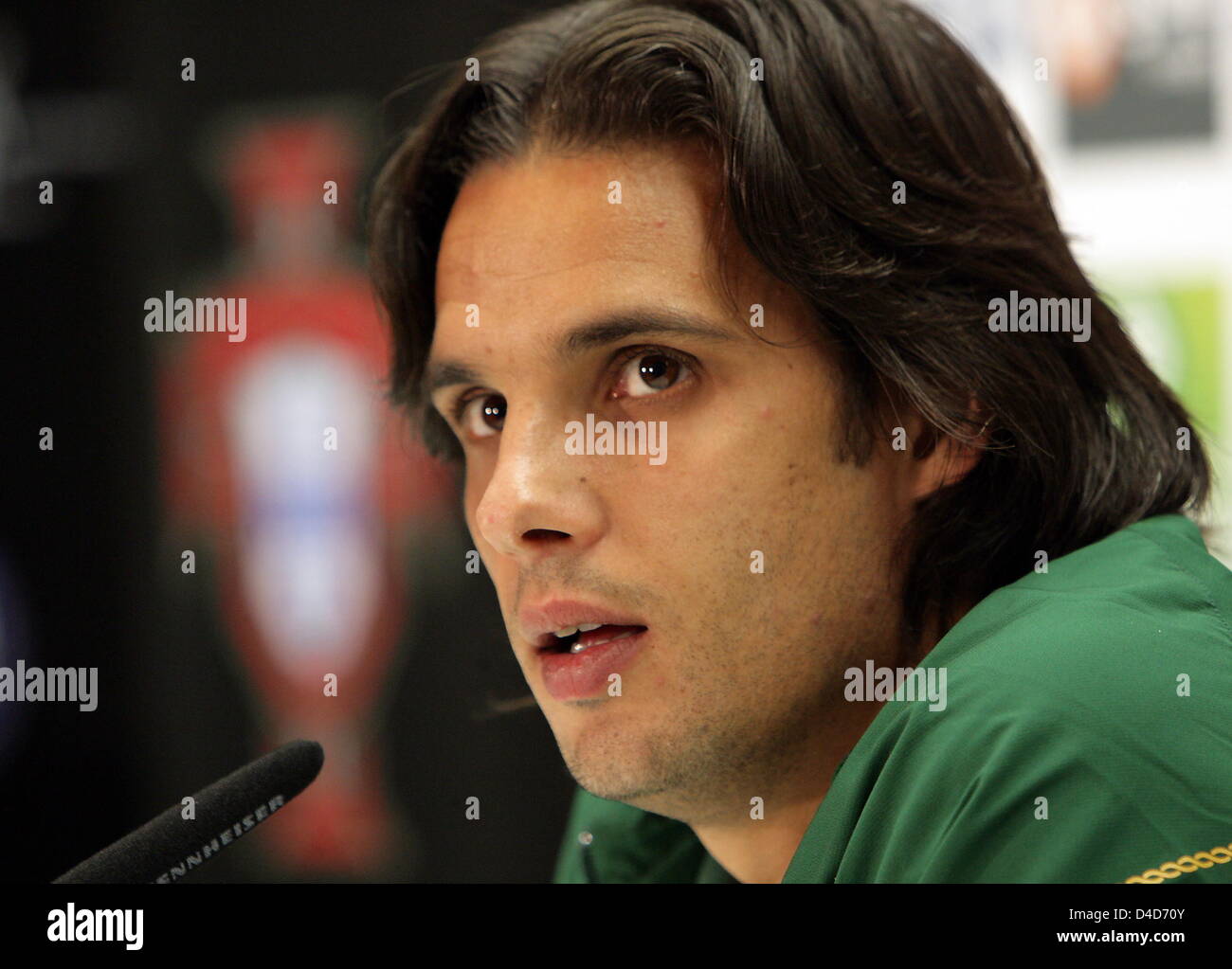 Portuguese national soccer player Nuno Gomes is pictured during a press conference in Duesseldorf, Germany, 25 March 2008. Portugal faces Greece in a international friendly in Duesseldorf on 26 March 2008. Photo: FEDERICO GAMBARIN Stock Photo