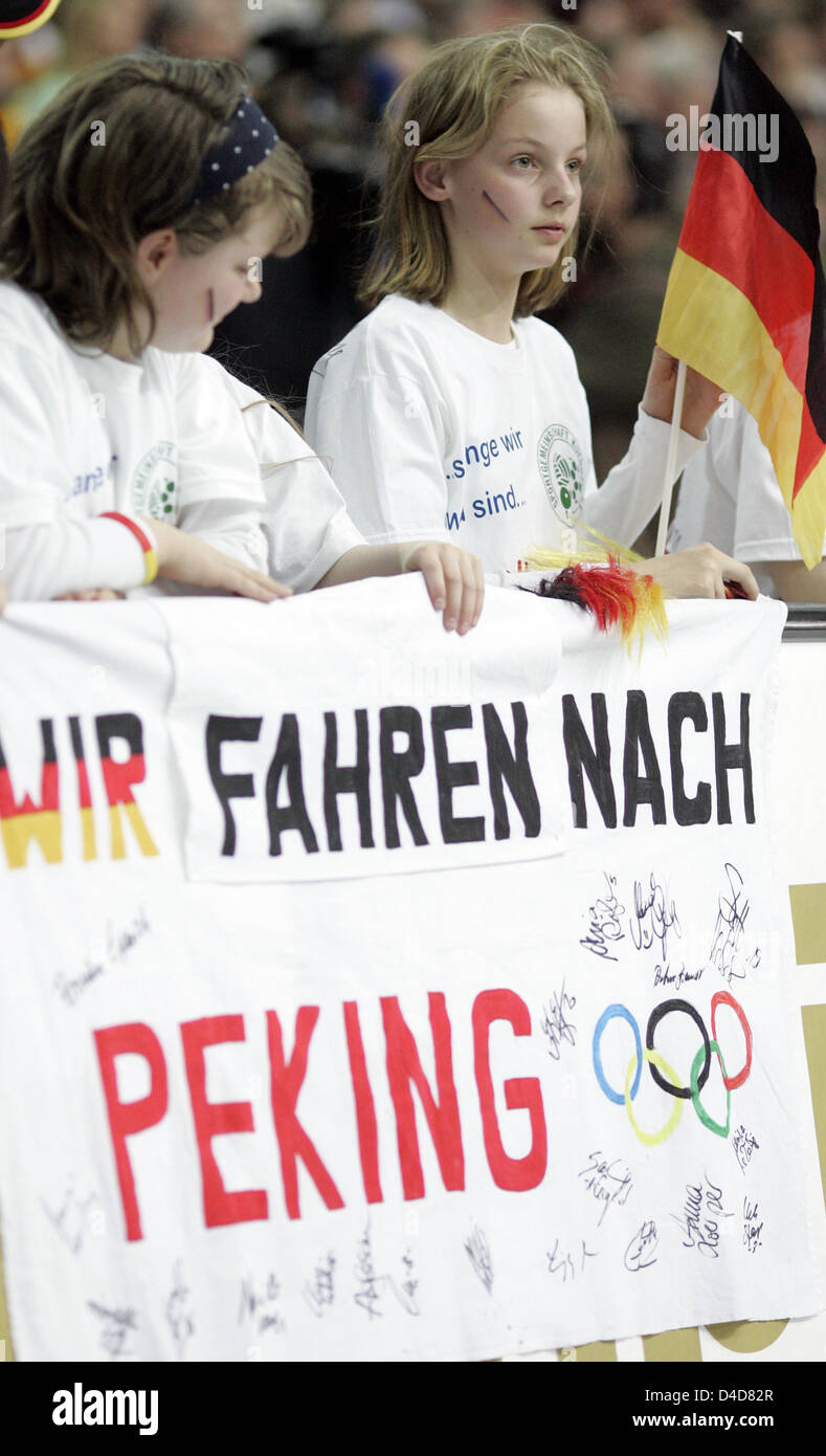 Young fans of the German female handball team hold a banner reading 'We are going top Beijing'  during an Germany vs Cuba Olympic qualifier in Leipzig, Germany, 30 March 2008. Germany won the match with 21-14 but had already qualified for the Olymoic Games before through its victory over Sweden and Croatia. Photo: JAN WOITAS Stock Photo