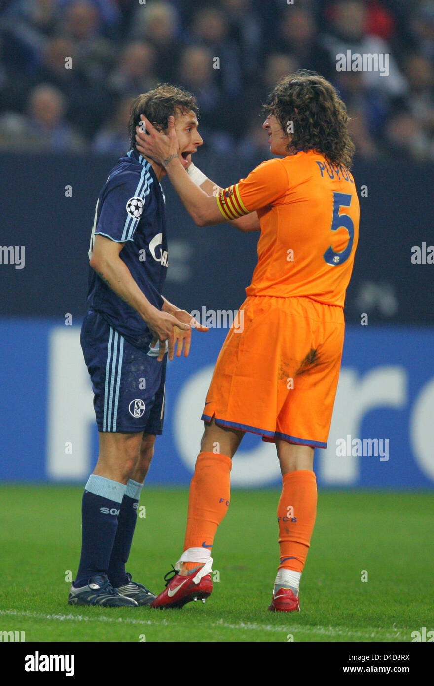 Barcelona's defender Carles Puyol (R) and Schalke's defender Rafinha (L) rebecome friends after a tough challenge in the UEFA Champions League quarter-finals' 1st leg FC Schalke 04 v FC Barcelona at Veltins Arena stadium of Gelsenkirchen, Germany, 01 April 2008. Spanish Primera Division club Barcelona won the match over German Bundesliga club Schalke 1-0. Photo: Bernd Thissen Stock Photo