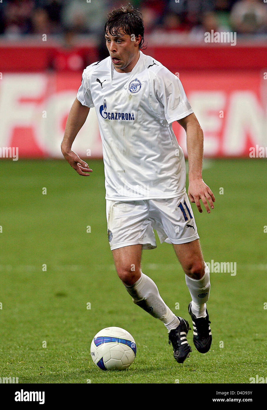 Radek Sirl of Zenit controls the ball in the UEFA Cup quarter-finals' 1st leg Bayer 04 Leverkusen v Zenit St. Petersburg at BayArena stadium of Leverkusen, Germany, 03 April 2008. Russian side Zenit thrashed German Bundesliga side Leverkusen 4-1 which put them in a position likely to move up to semi-finals. Photo: Oliver Berg Stock Photo