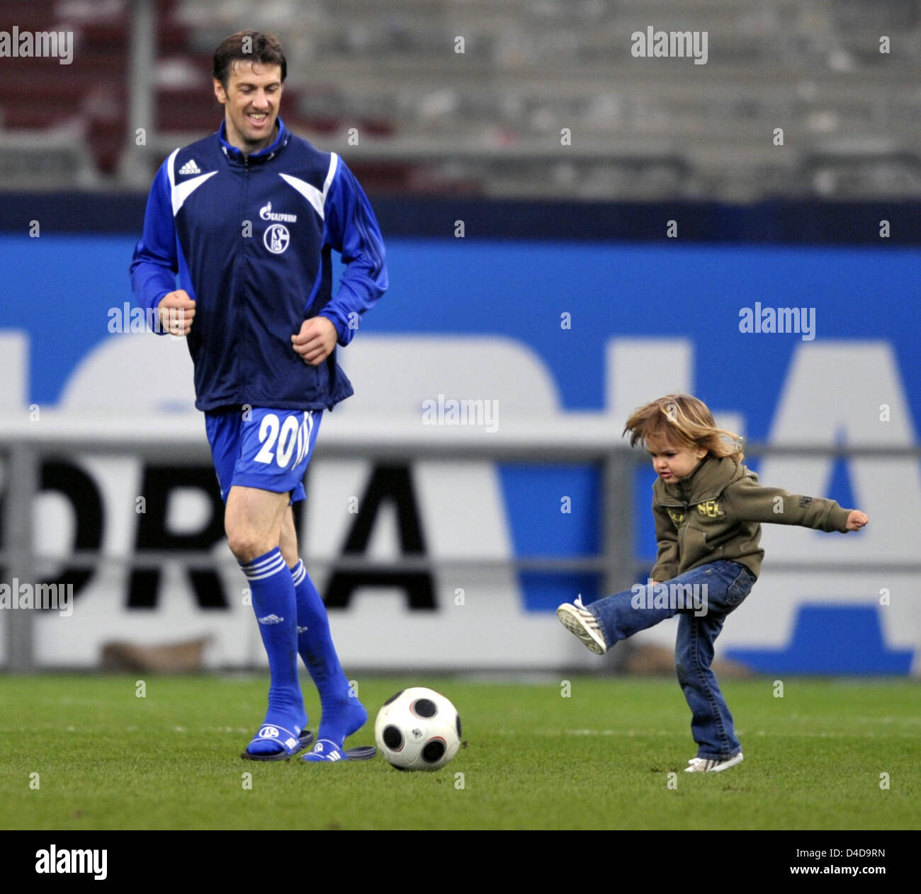 Schalke's Mladen Krstajic and his three year old son Mateja play soccer on the pitch after the Bundesliga match FC Schalke 04 vs Hansa Rostock at VeltinsArena in Gelsenkirchen, Germany, 5 April 2008. Schalke won 1-0. Photo: ACHIM SCHEIDEMANN Stock Photo