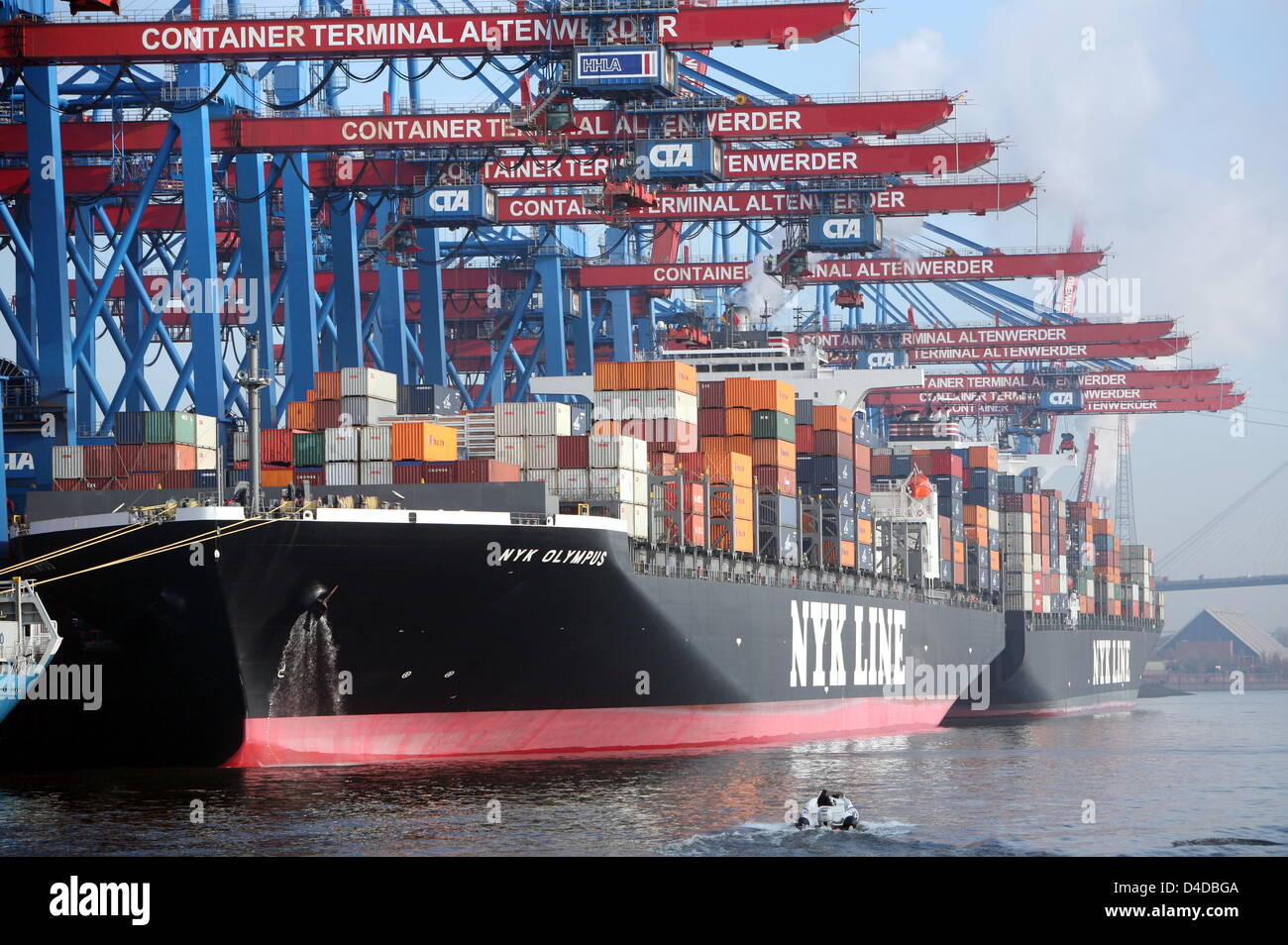 Container ships are handled at the HHLA container terminal of the ...