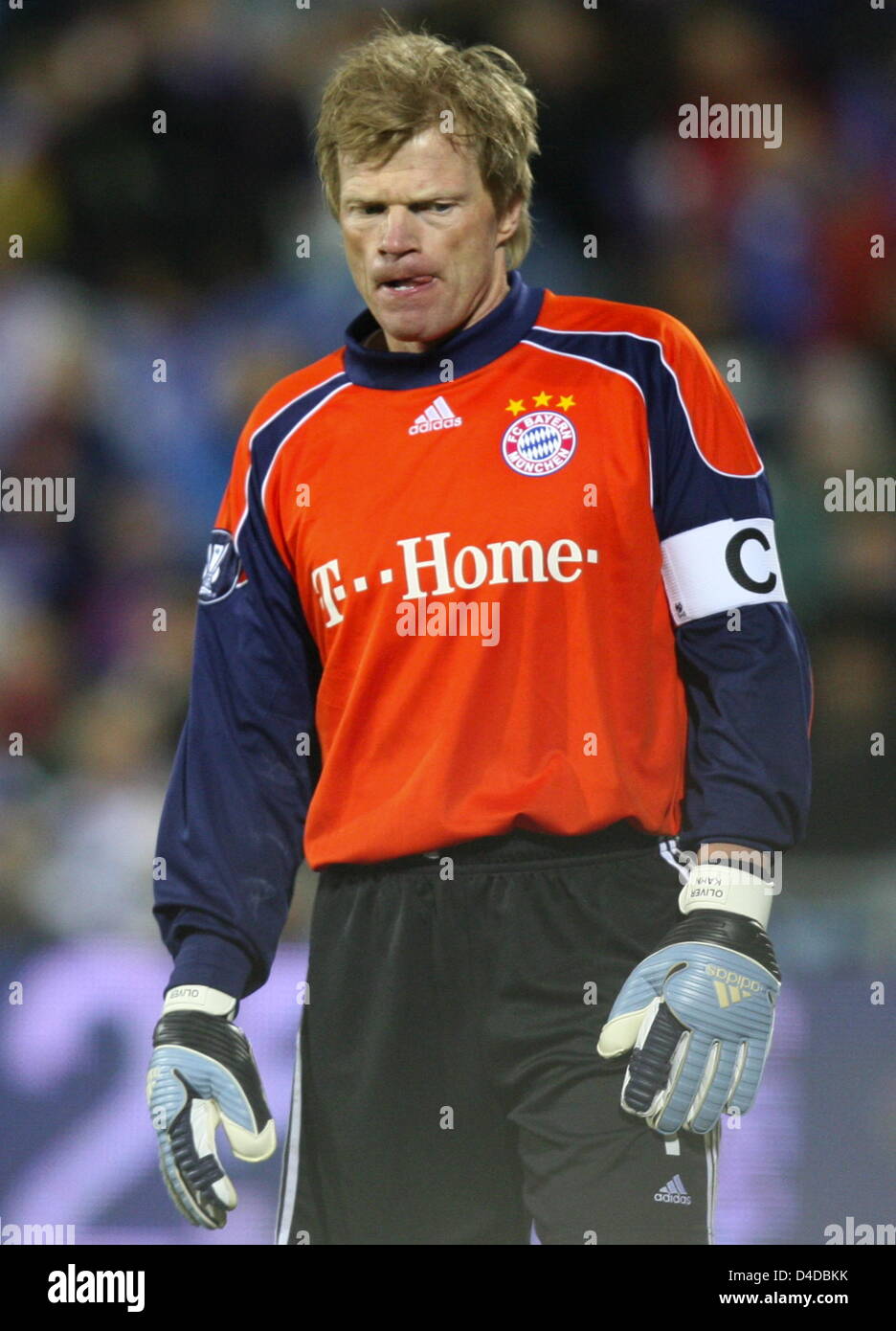 Munich's goalie Oliver Kahn looks belligerent in the UEFA Cup quarter-finals 2nd leg Getafe CF v FC Bayern Munich at Coliseum Alfonso Perez stadium in Madrid, Spain, 10 April 2008. The match ended in a 3-3 draw a.e.t. and 4-4 on aggregate with a weak Munich squad moving up to semi-finals due to having scored more away goals. Photo: Matthias Schrader Stock Photo