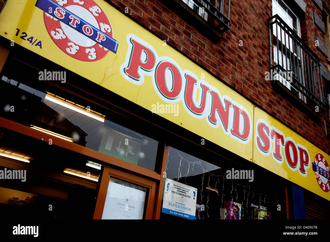 Pound shop in Islington, London Stock Photo