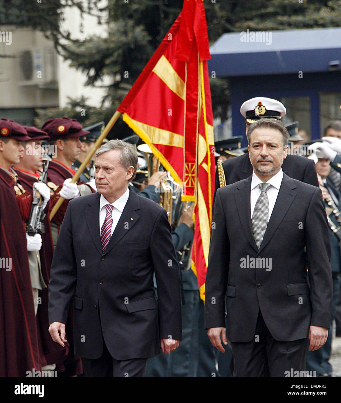 Macedonian President Branko Crvenkovsk (R) and German President Horst