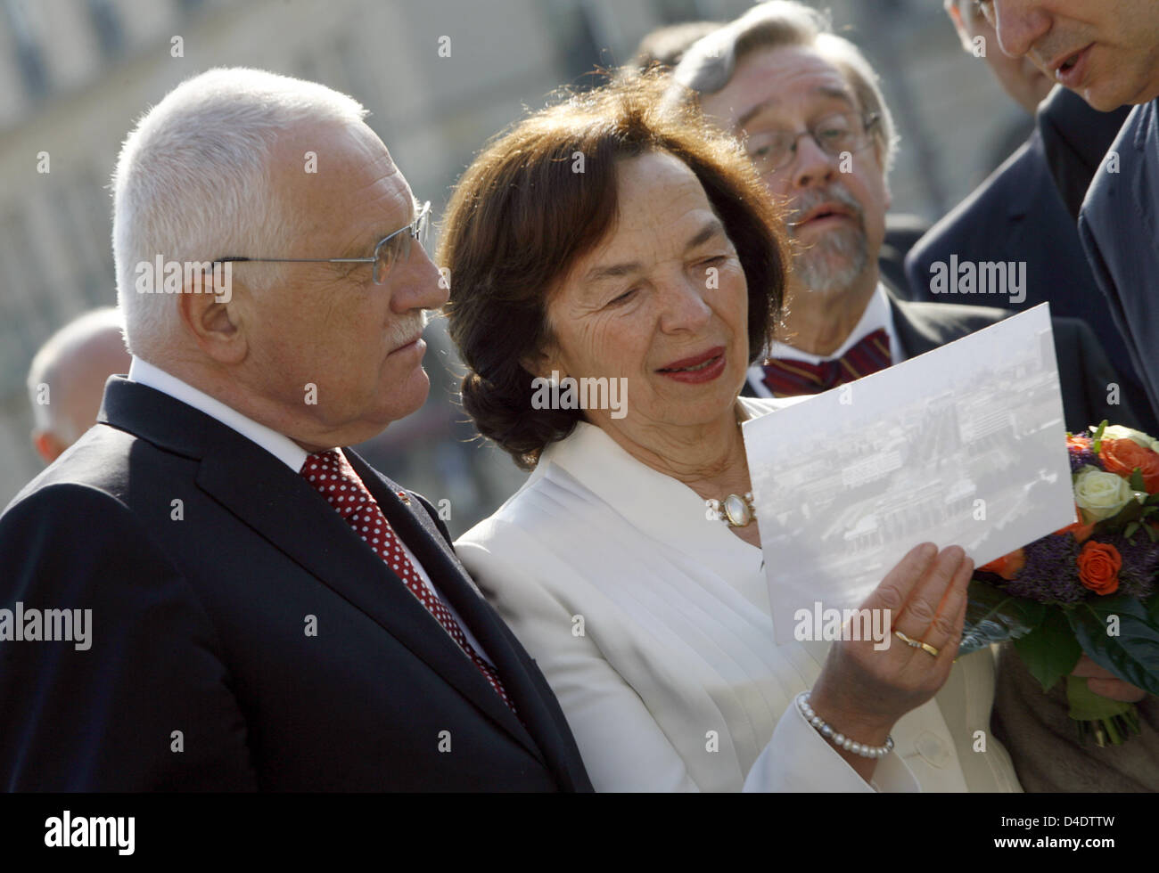 Czech President Vaclav Klaus L And His Wife Livia Klausova Look At Stock Photo Alamy