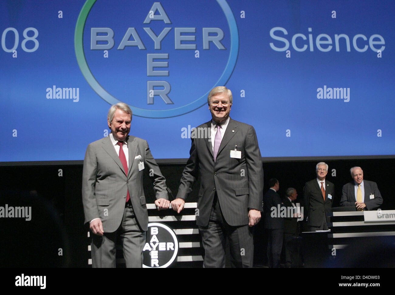 CEO of Bayer AG, Werner Wenning (R), and chairman of the supervisory board Manfred Schneider (L), pose at the outset of the company's general meeting in Cologne, Germany, 25 April 2008. The German chemical and pharmaceutical company targets another record year for 2008, regardless of the slowing world economy and instable development of the price of raw materials. Photo: OLIVER BER Stock Photo