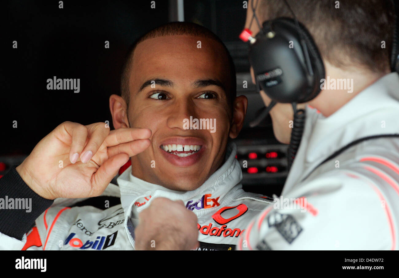 British Formula One driver Lewis Hamilton of McLaren Mercedes (L) chats with his race engineer Phil Prew (R) during the first practice session at Circuit de Catalunya in Montmelo near Barcelona, Spain, 24 April 2008. The Formula 1 Grand Prix of Spain be held here on 27 April. Photo: Felix Heyder Stock Photo