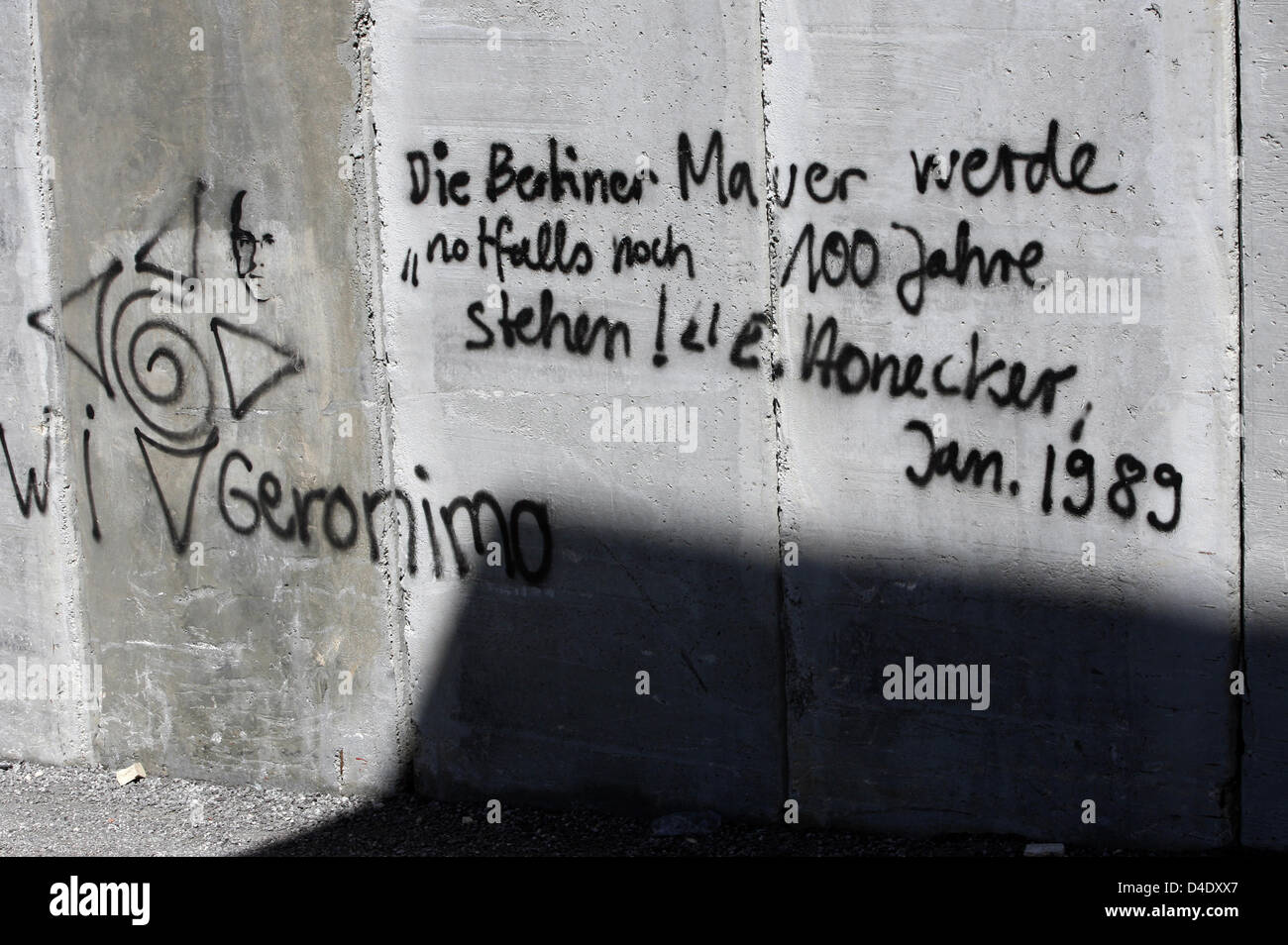 Israel's controversial West Bank wall reads a famous quote of former GDR leader Erich Honecker 'The Berlin Wall will be standing even 100 years if the reasons for it are not removed' dating January 1989, ten months prior to the fall of the Berlin Wall, captured in Bethlehem, Palestinian Autonomous Territories, 28 February 2008. Photo: Rainer Jensen Stock Photo