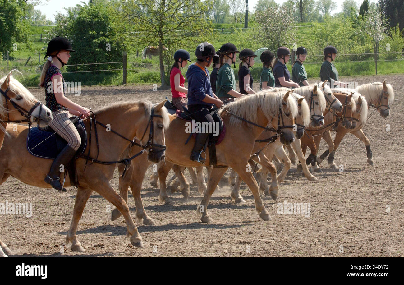 Formation Riding Riding a horst hi-res stock photography and images - Alamy