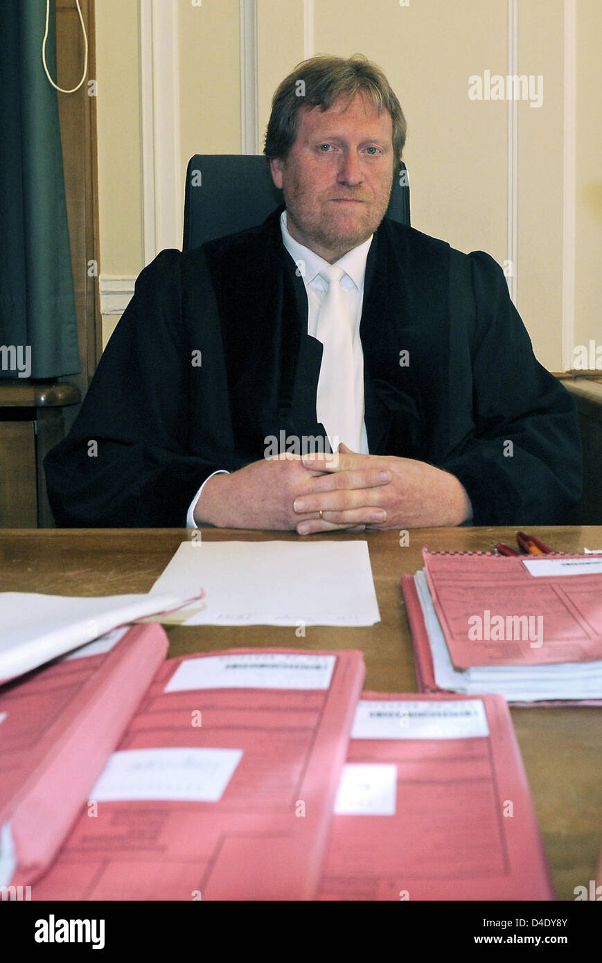 Senior public prosecutor Hubert Feldkamp pictured at the Regional Court Osnabrueck, Germany, 06 May 2008. The criminal proceeding on two works managers for involuntary manslaughter and bodily injury caused by negligence has started one-and-a-half years after the crash of a Transrapid highspeed maglev train 23 people were killed in. A Transrapid crashed onto an abandoned mobile work Stock Photo