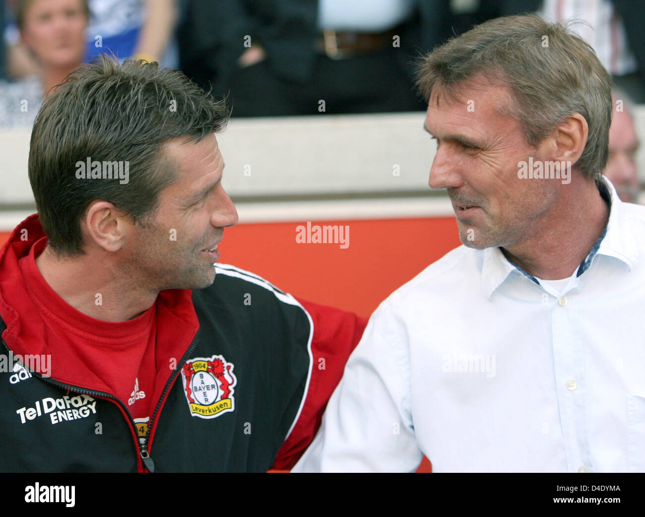 Leverkusen's head coach Michael Skibbe (L) and Duisburg's head coach