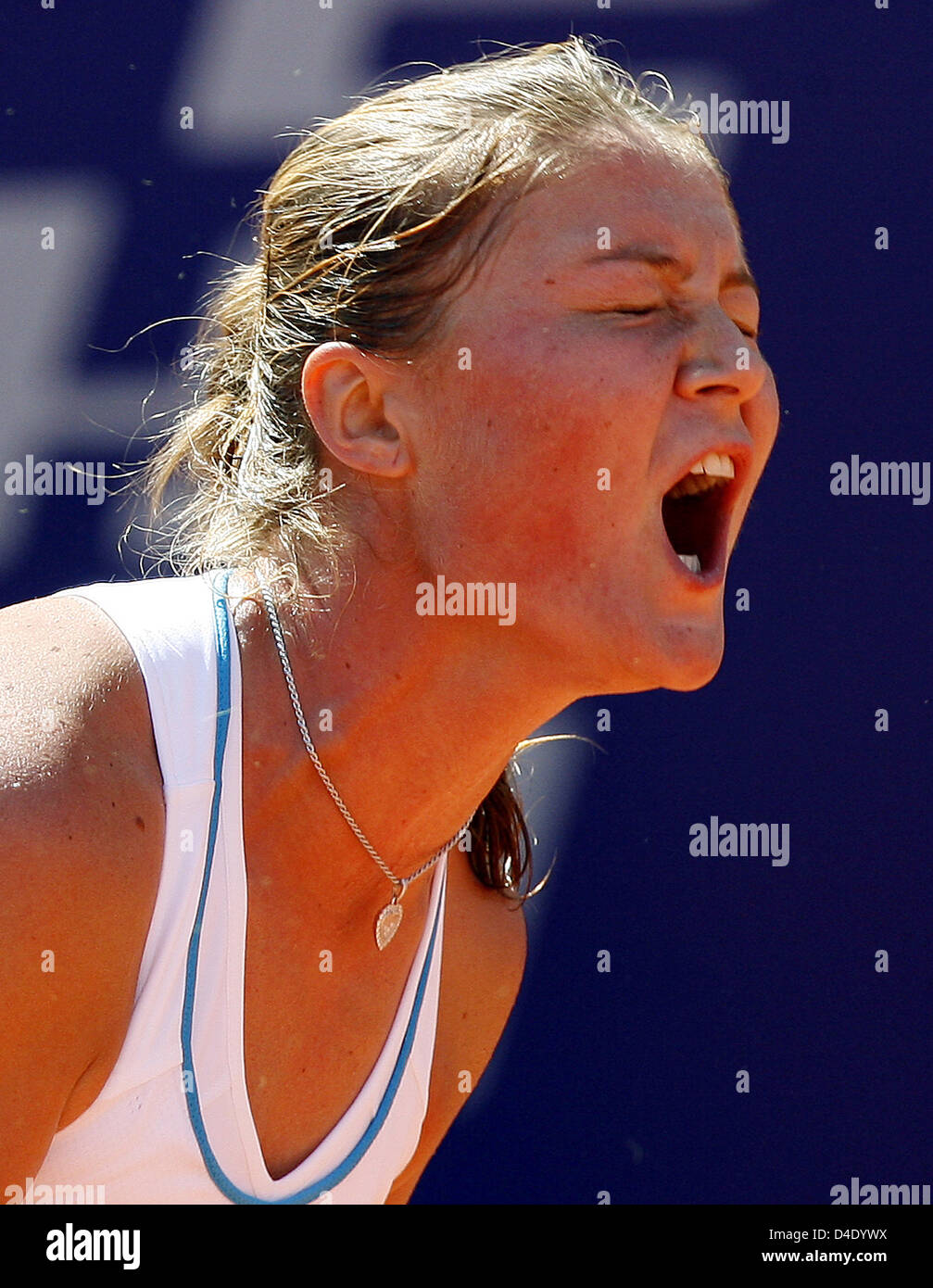 Russian tennis player Dinara Safina yells angrily after she lost a set during WTA German Open