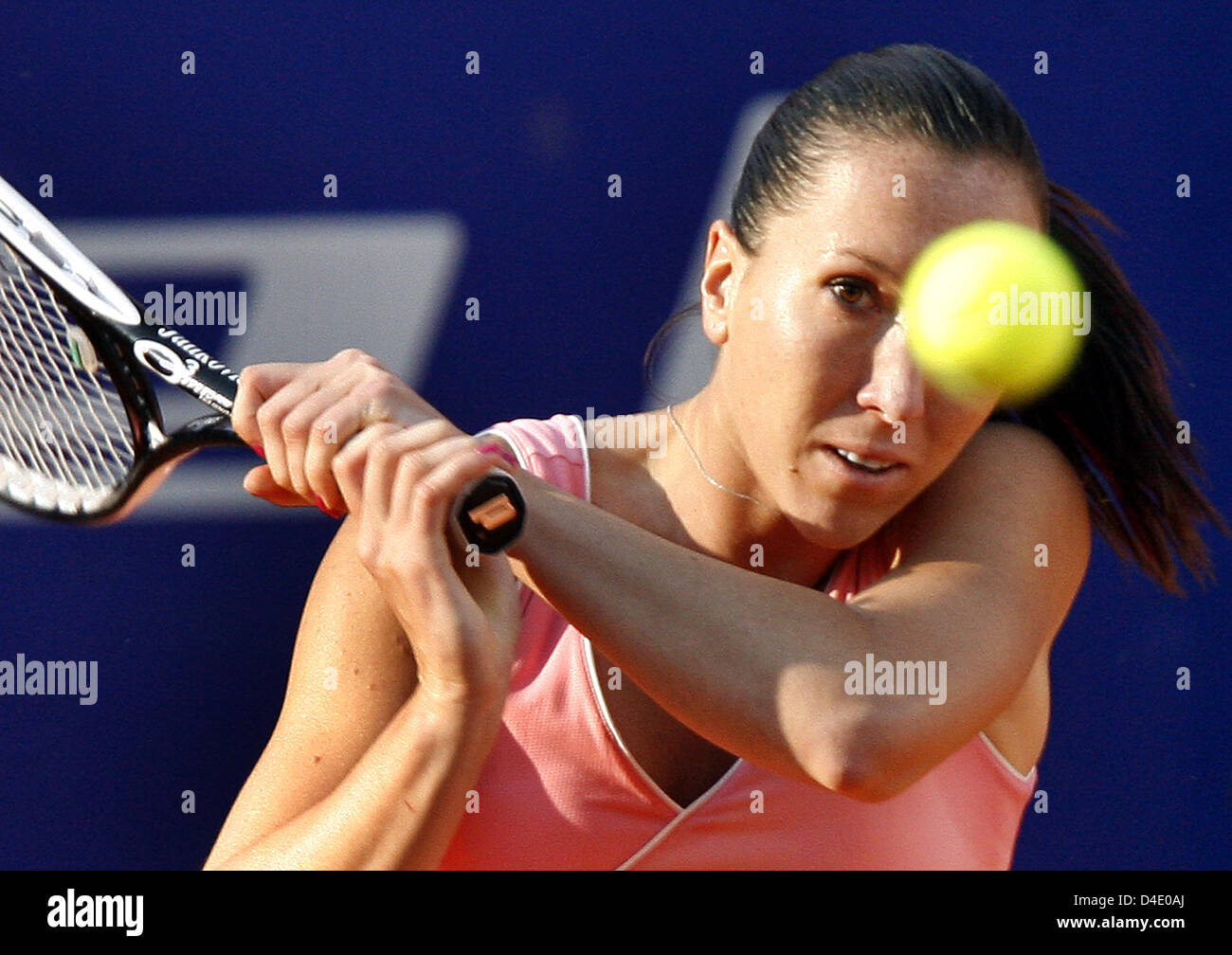 Jelena Jankovic of Serbia returns a backhand to Elena Dementieva of Russia in their quarter-finals match at the WTA German Open in Berlin, Germany, 09 May 2008. Photo: WOLFGANG KUMM Stock Photo