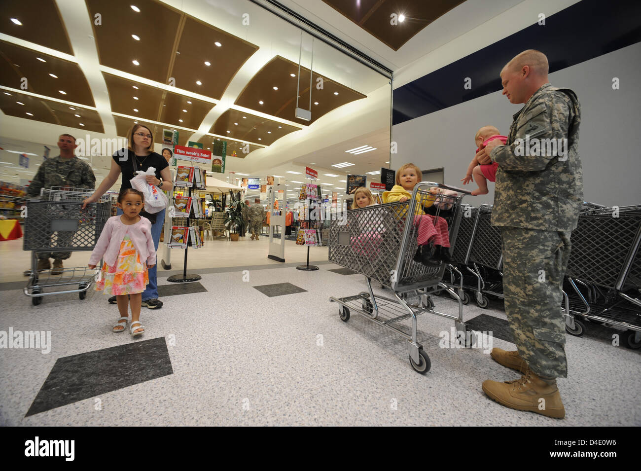 G i s shop px us army hires stock photography and images Alamy