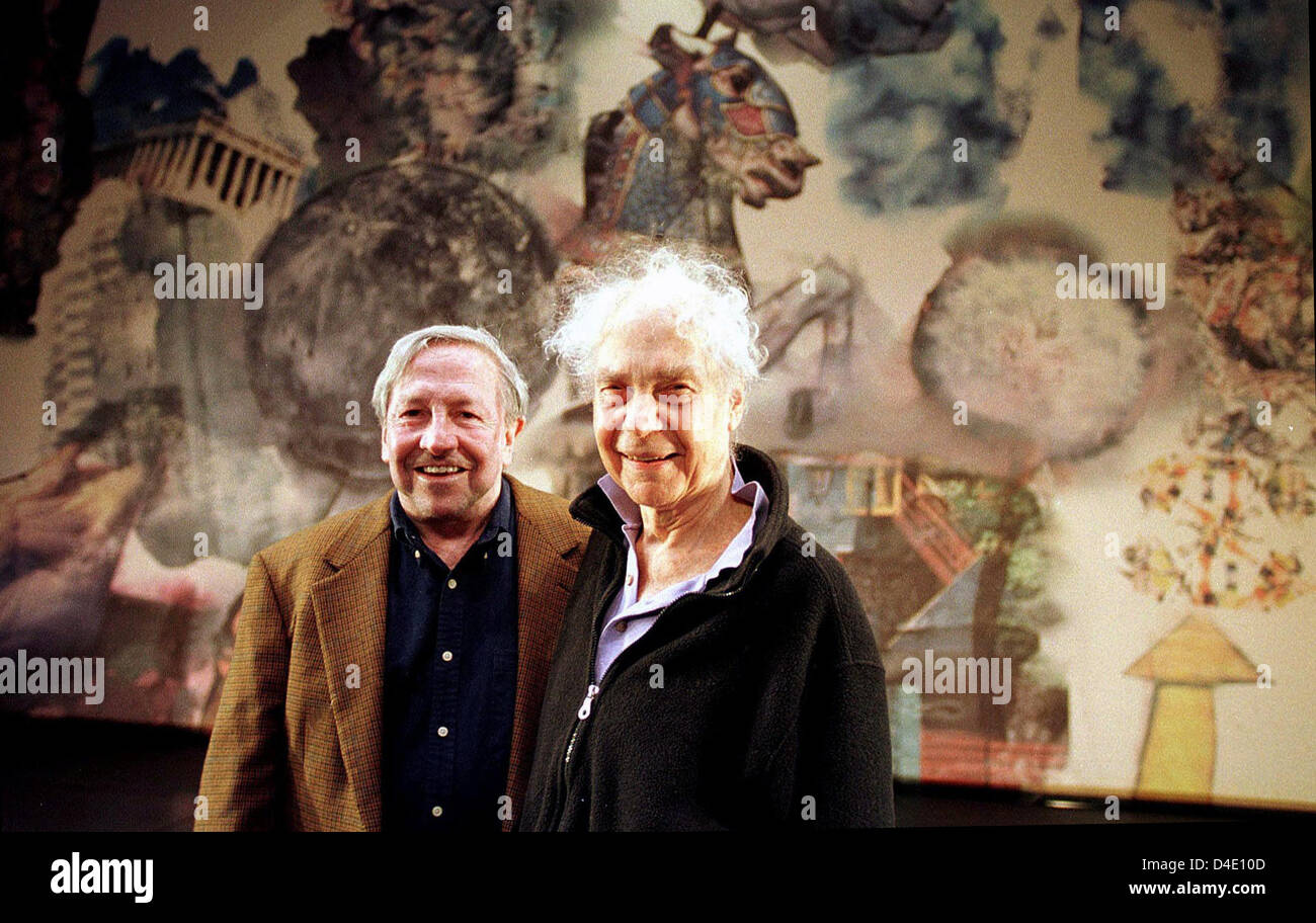 (dpa file) The file picture dated 25 September 2000 displays US pop art artist Robert Rauschenberg (L) and compatriot dancer and choreographer Merce Cunningham smiling under the stage design Rauschenberg had set for Cunnigham's 'Interscape dedicated to teatro La Fenice' at the La Fenice theatre of Venice, Italy. Rauschenberg has died at the age of 82 on late 12 May 2008 in his hous Stock Photo