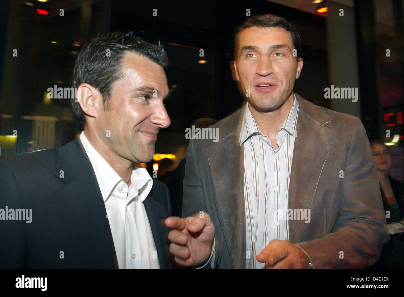 Holder of the WBO heavyweight title Vladimir Klitschko (R) and Carl-Uwe Steeb, director of the ATP Masters Series, are pictured during the red carpet event at 'Copper House' restaurant in Hamburg, Germany, 14 May 2008. Participants of the tennis tournament celebrated together with the high society and prominent persons of commercial and political circles. Photo: MARCUS BRANDT Stock Photo