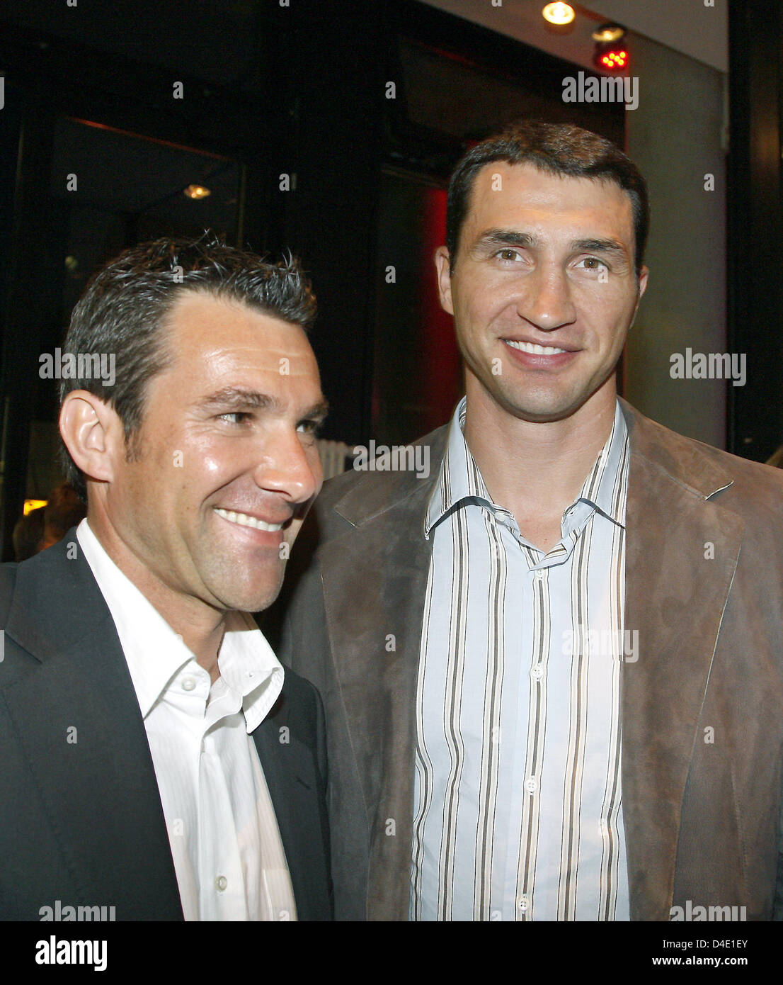 Holder of the WBO heavyweight title Vladimir Klitschko (R) and Carl-Uwe Steeb, director of the ATP Masters Series, are pictured during the red carpet event at 'Copper House' restaurant in Hamburg, Germany, 14 May 2008. Participants of the tennis tournament celebrated together with the high society and prominent persons of commercial and political circles. Photo: MARCUS BRANDT Stock Photo