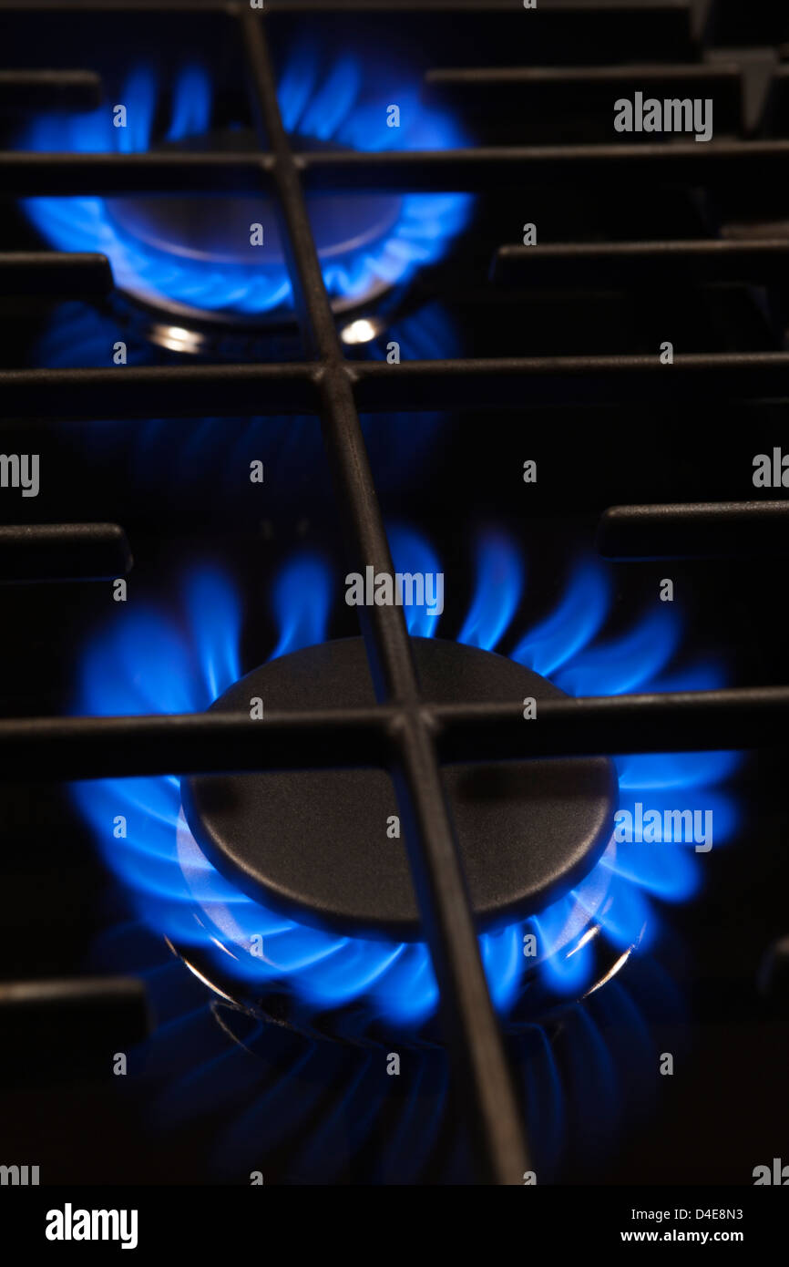 BLUE FLAME OF LIT GAS BURNER RINGS ON STOVE RANGE TOP Stock Photo Alamy