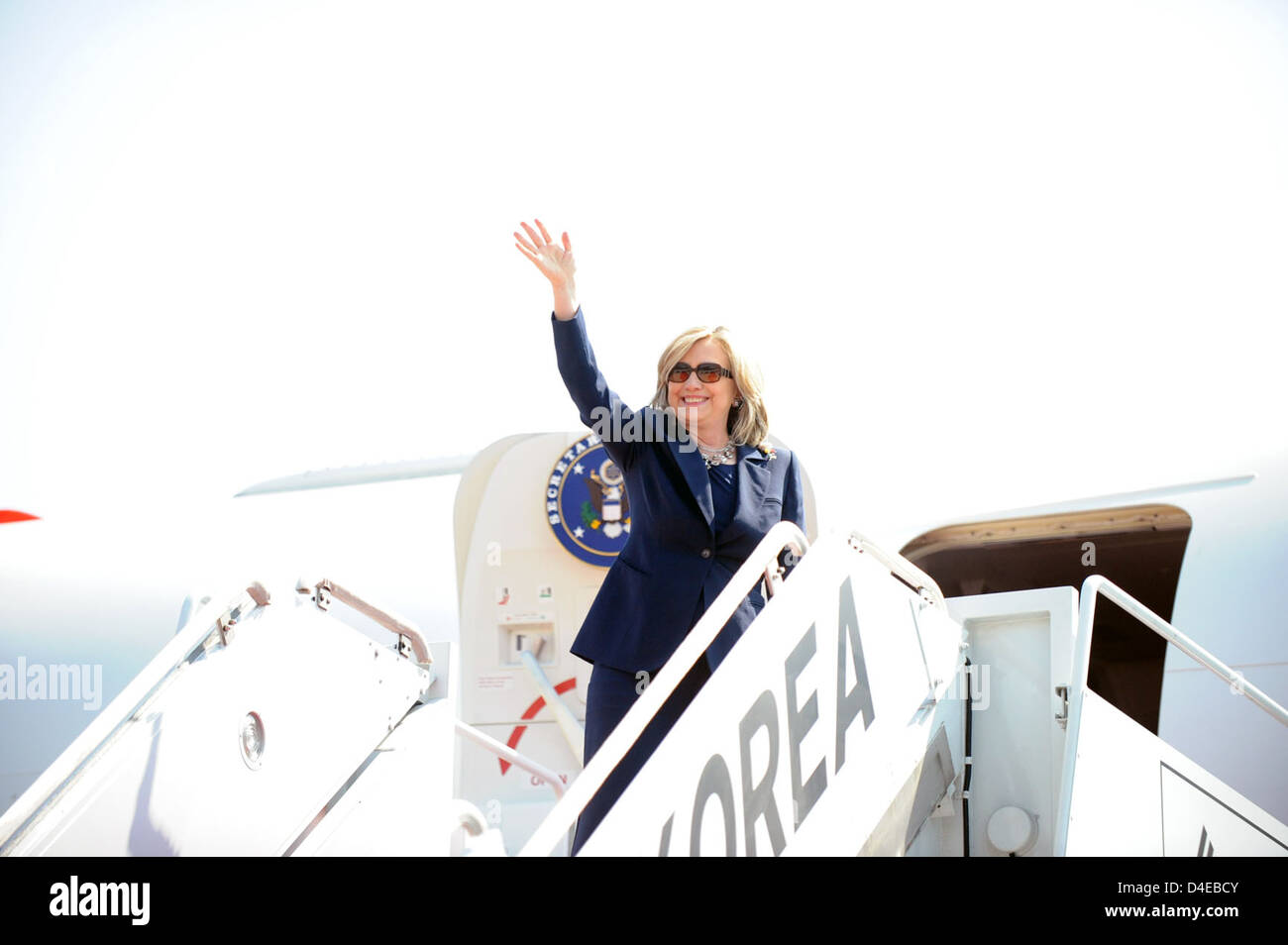 Secretary Clinton Waves Goodbye Stock Photo - Alamy