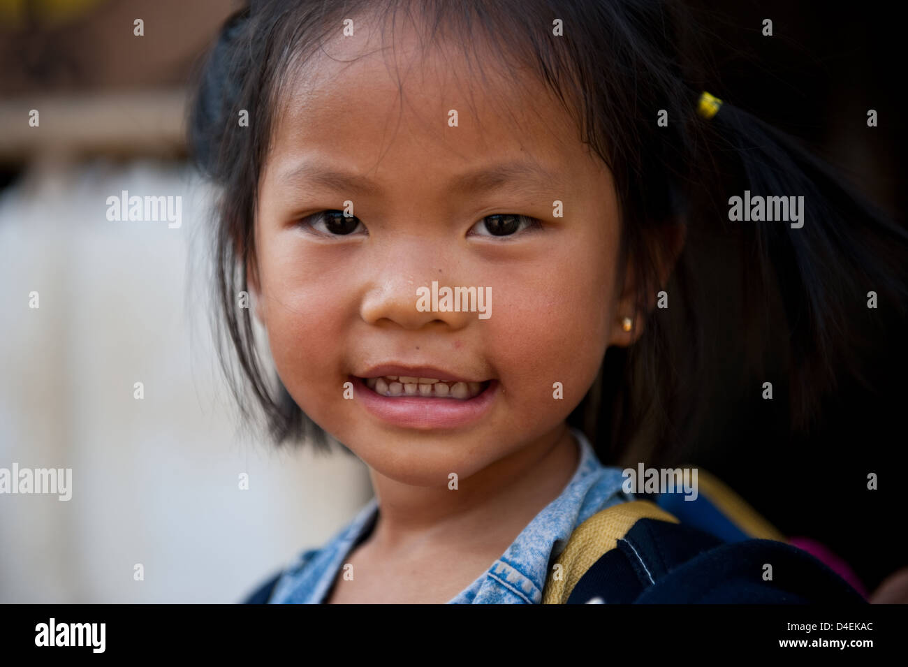 Fang, Thailand, burmesisches Fluechtlingsmaedchen in school Stock Photo