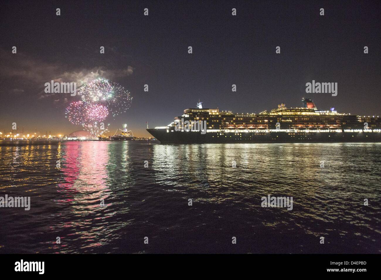 Long beach queen mary fireworks hires stock photography and images Alamy