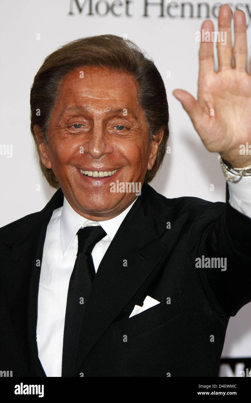 Fashion designer Valentino arrives at the amfAR Cinema Against Aids Gala at the 61st Cannes Film Festival in Cannes, France, 22 May 2008. Photo: Hubert Boesl Stock Photo