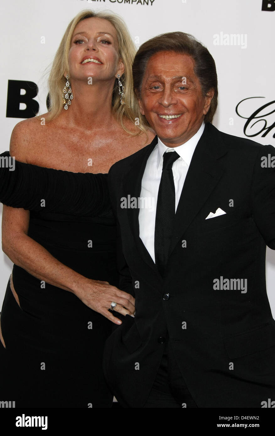 Fashion designer Valentino arrives with a guest at the amfAR Cinema Against Aids Gala at the 61st Cannes Film Festival in Cannes, France, 22 May 2008. Photo: Hubert Boesl Stock Photo