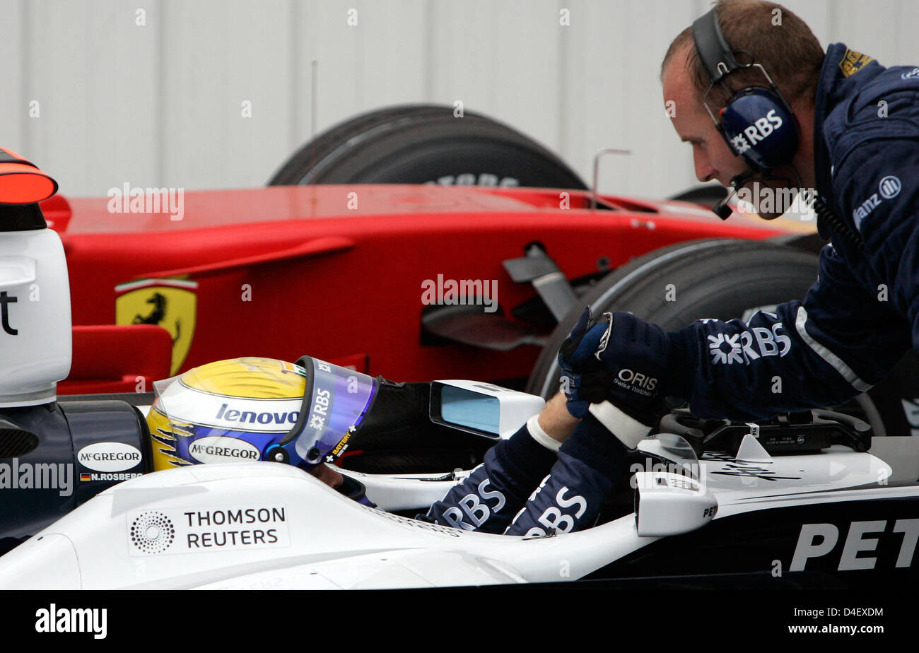 A mechanic congratulates German Formula One driver Nico Rosberg of Stock Photo - Alamy