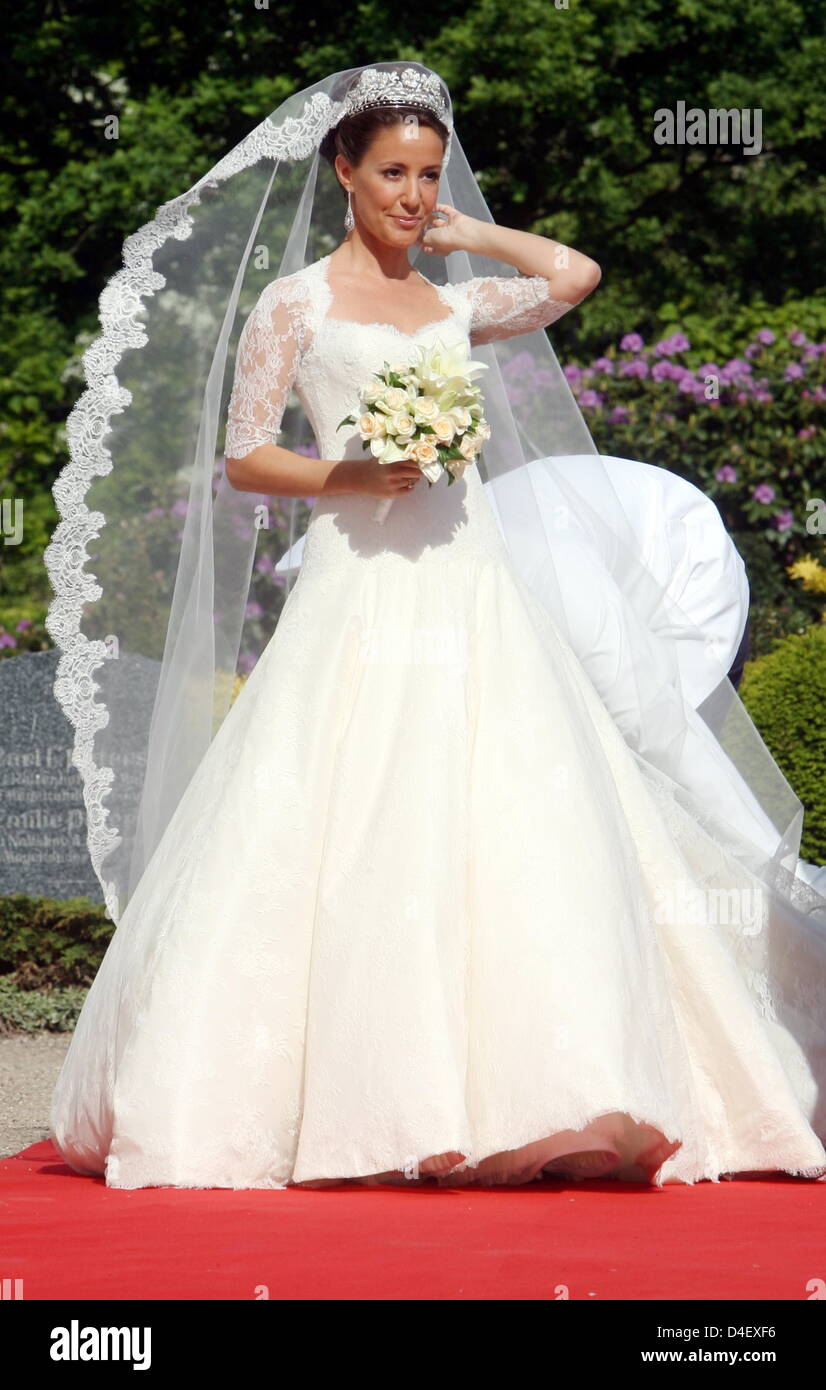 Marie Chevallier arrives at the church for the wedding with Prince Joachim of Denmark in Mogeltonder, Denmark, 24 May 2008. Photo: Kay Nietfeld Stock Photo