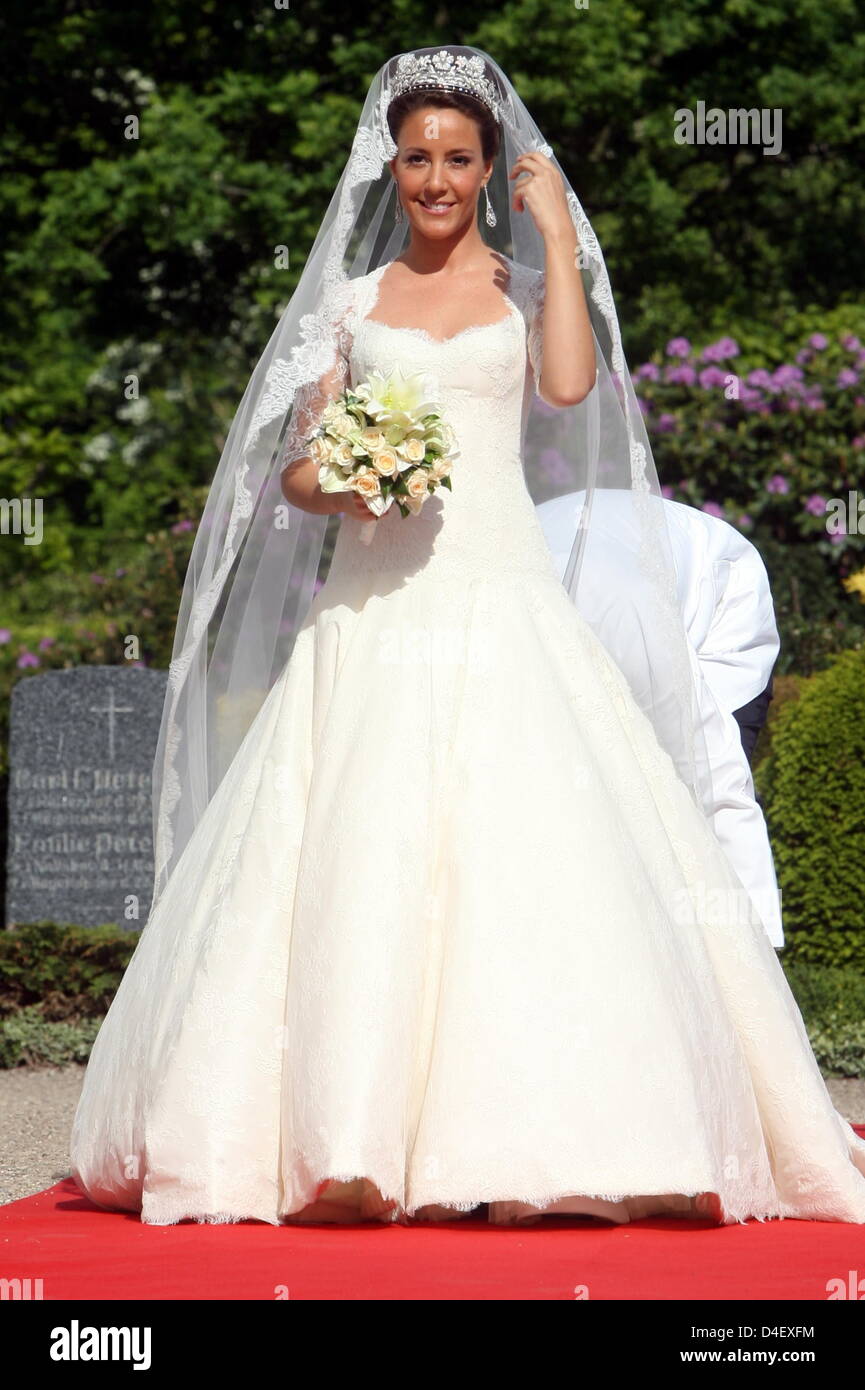 Marie Chevallier arrives at the church for the wedding with Prince Joachim of Denmark in Mogeltonder, Denmark, 24 May 2008. Photo: Kay Nietfeld Stock Photo