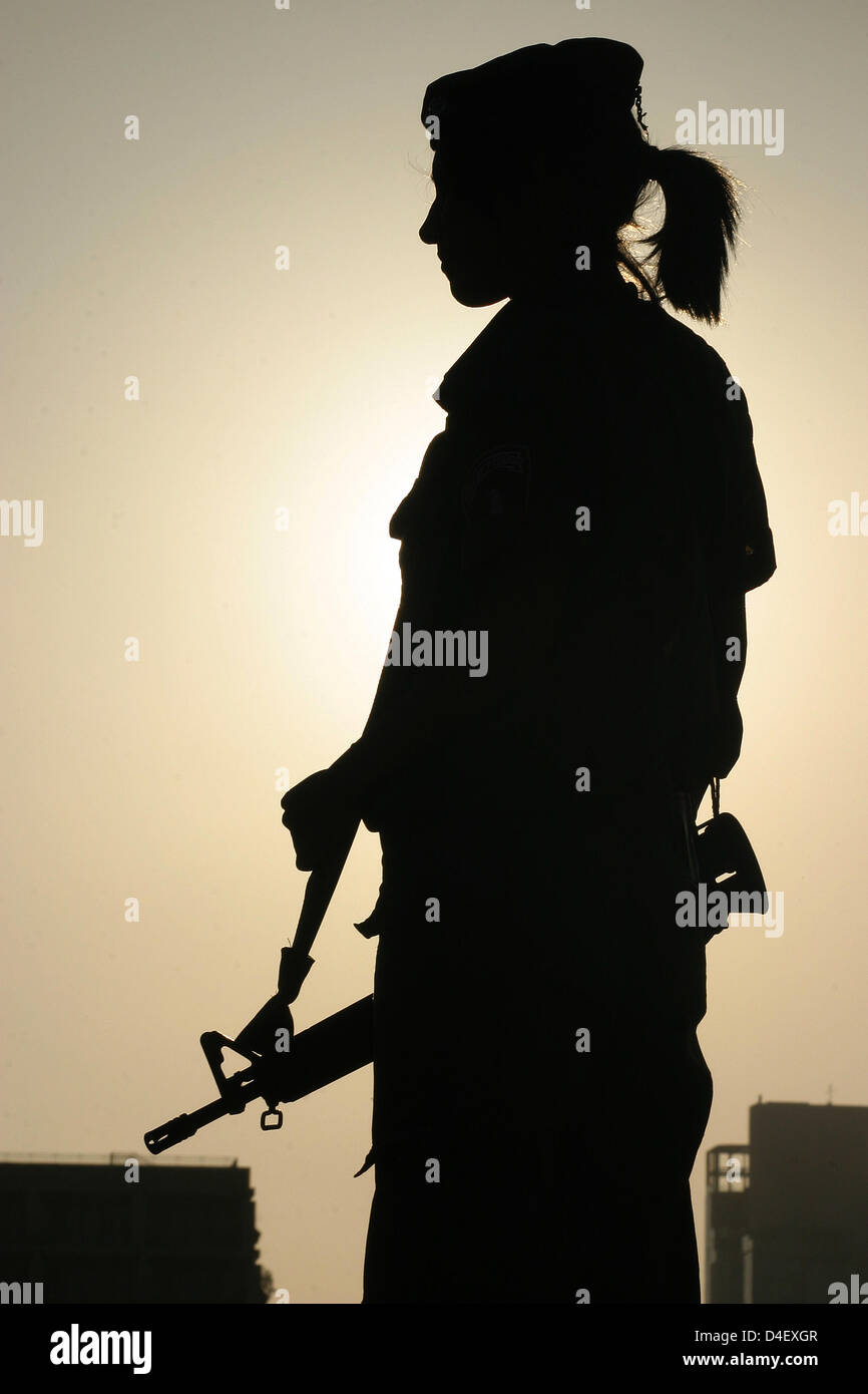 (dpa file) - The picture shows the siluette of a female Israeli soldier in front of the setting sun in Jerusalem, Israel, 10 June 2004. Photo: Sebastian Widmann Stock Photo