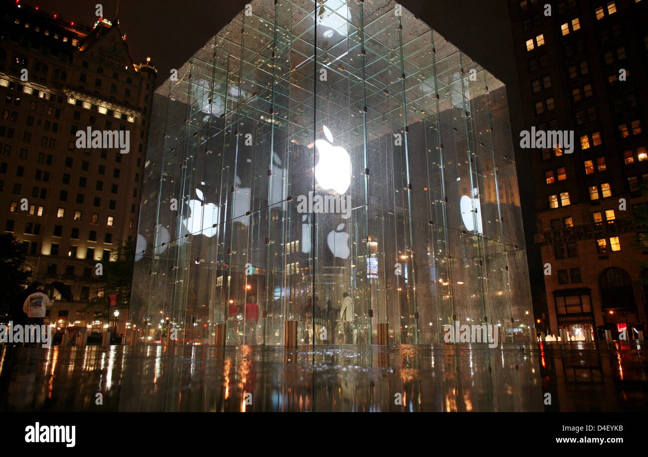 Entrance to the Apple Store open 247 on 5th Avenue of New York City