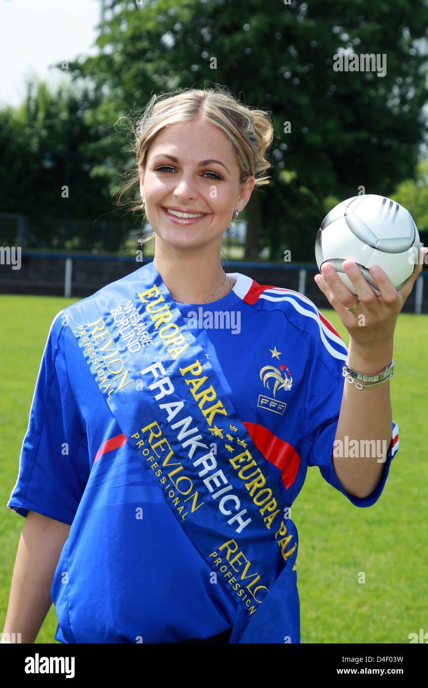 French candidate Laura Chatelain poses in a jersey for the 'Miss EM'  contest at Europapark in Rust, Germany, 29 May 2008. A celebrated jury  elects the prettiest women of the UEFA Euro
