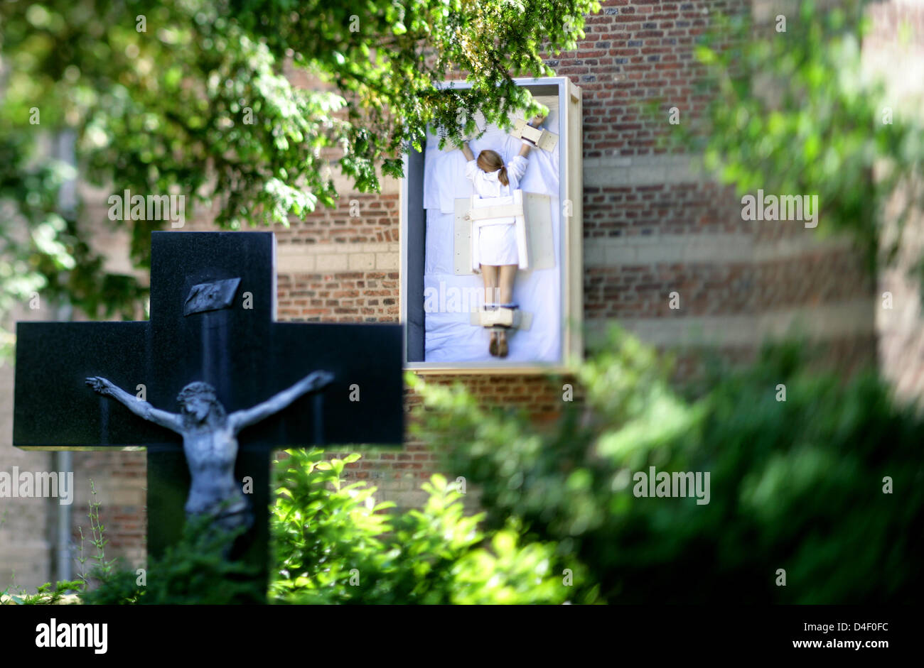 crucified women Crucified woman hi-res stock photography and images - Alamy