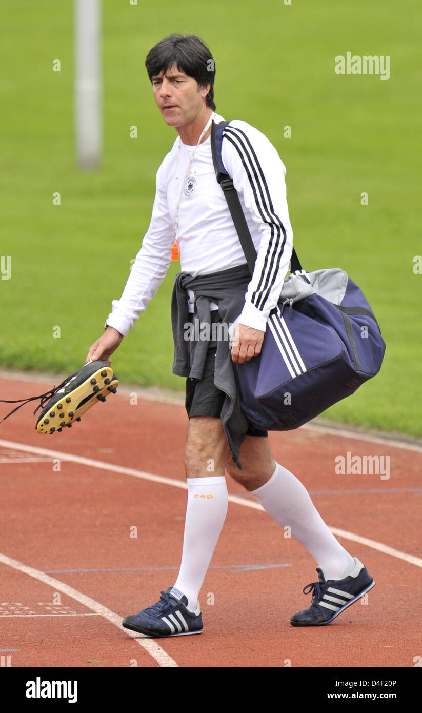 soccer coach shoes