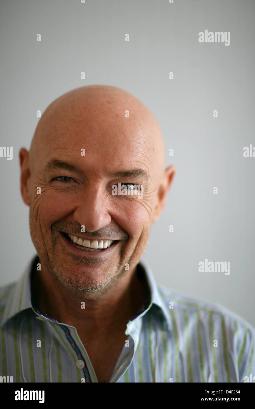US actor Terry O'Quinn ('Lost') stands next to a window in Cologne, Germany, 07 June 2008. O'Quinn promotes the start of the 4th series of the Mystery serial 'Lost' in Germany. Photo: Rolf Vennenbernd Stock Photo