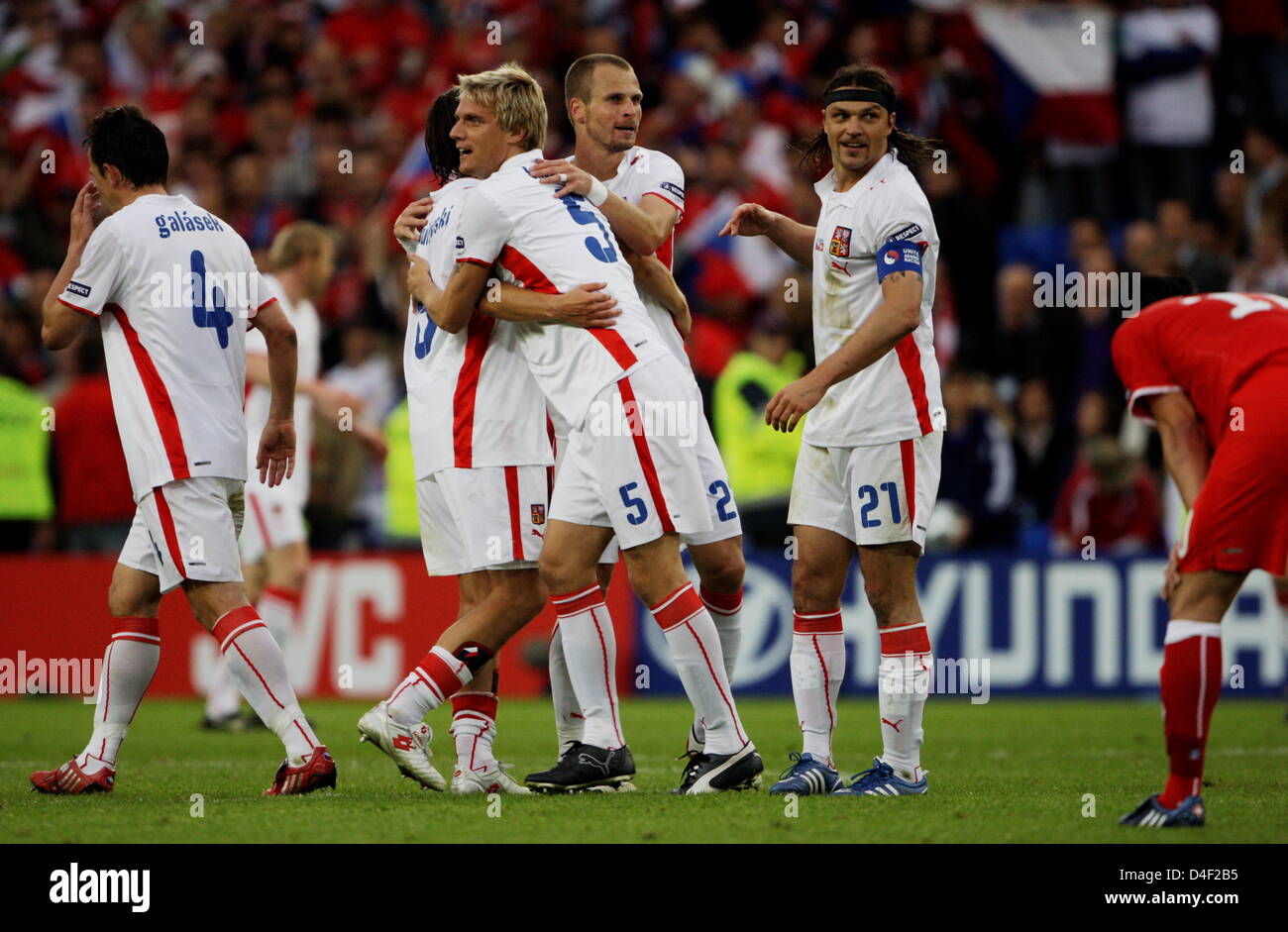 Tomas Ujfalusi of Czech Republic jubilates with his teammates after the EURO 2008 preliminary round group A match in St. Jakobs Arena, Basel, Switzerland, 07 June 2008. Switzerland lost 0-1. Photo: Oliver Berg dpa +please note UEFA restrictions particularly in regard to slide shows and 'No Mobile Services'+ +++(c) dpa - Bildfunk+++ Stock Photo