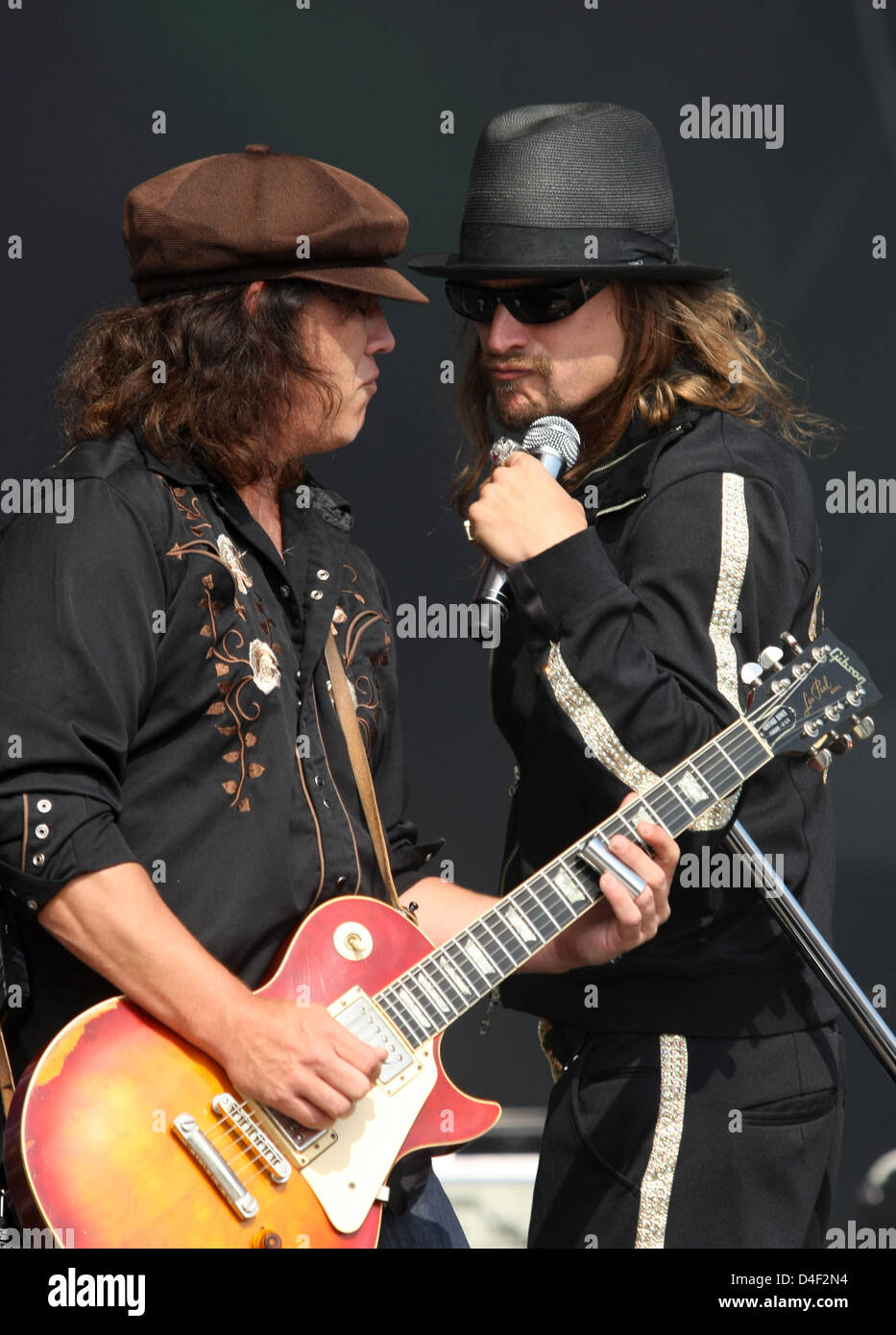 Robert James Ritchie alias Kid Rock (R) and his guitarist Jason Stock